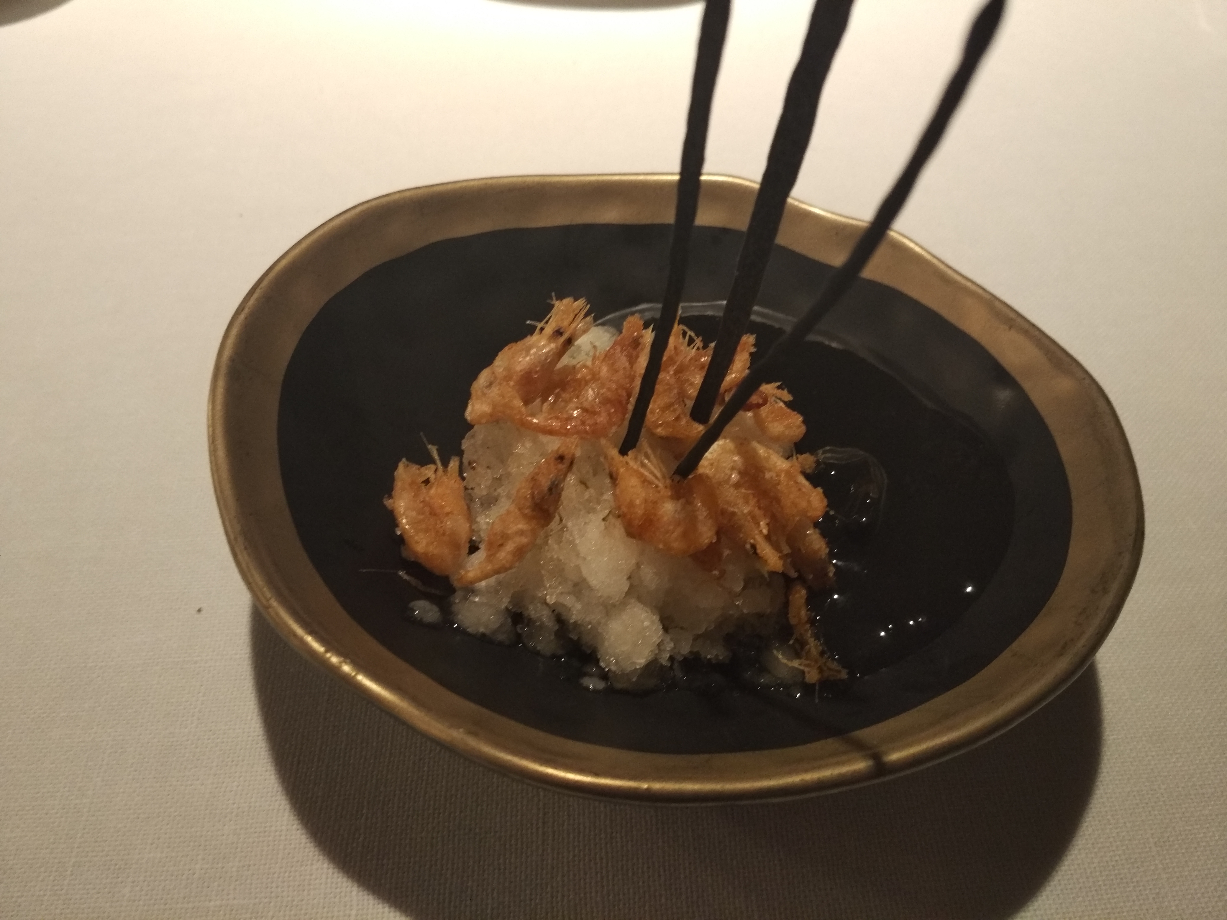 Nieve de gazpacho, camarones y remojón de oliva gordal