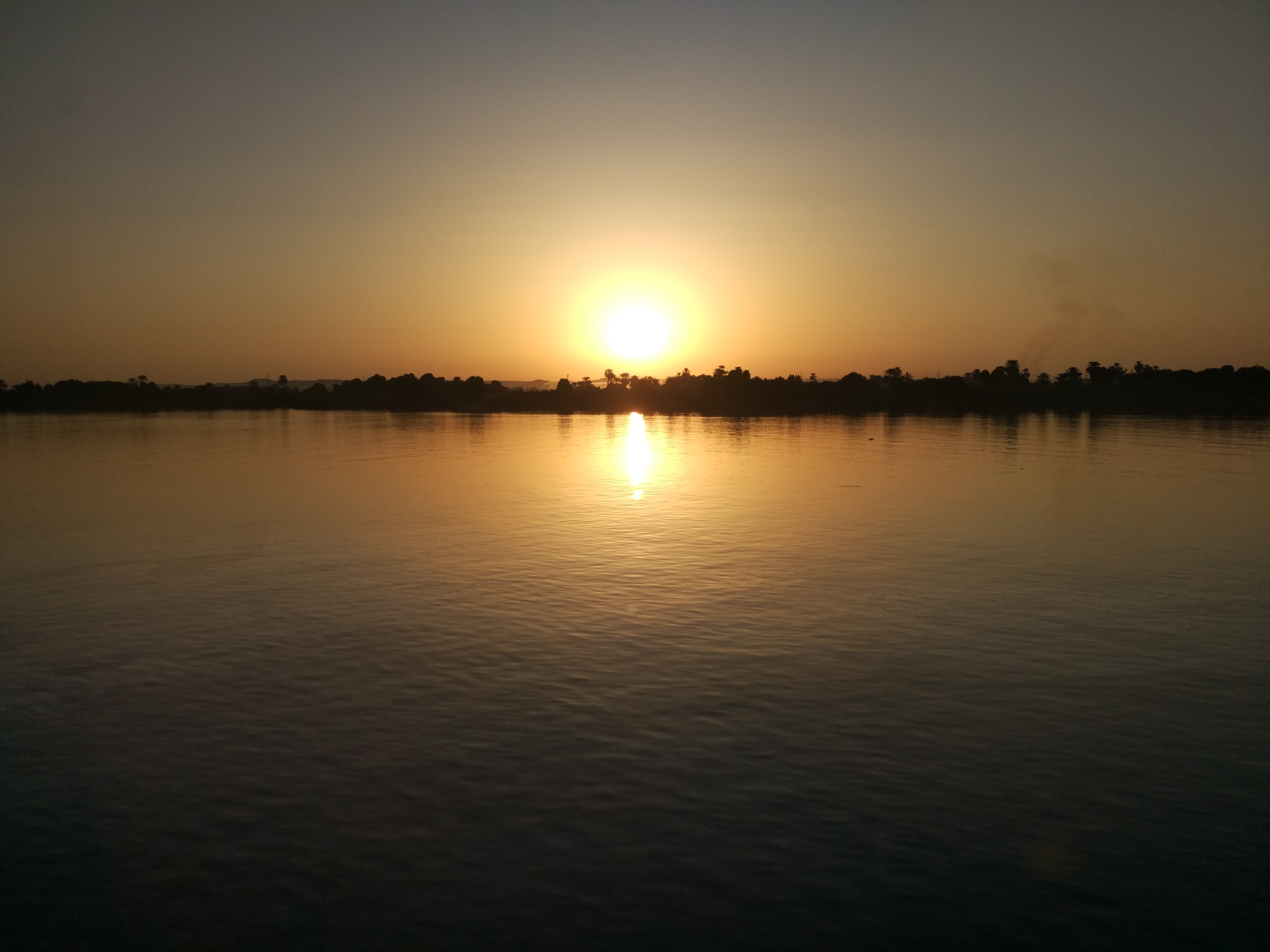 Río Nilo al atardecer visto desde el crucero