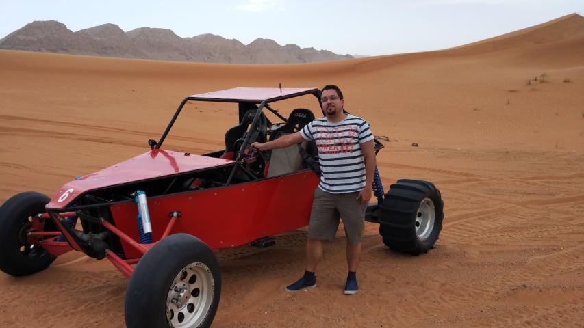 Yo en el desierto con un Buggie